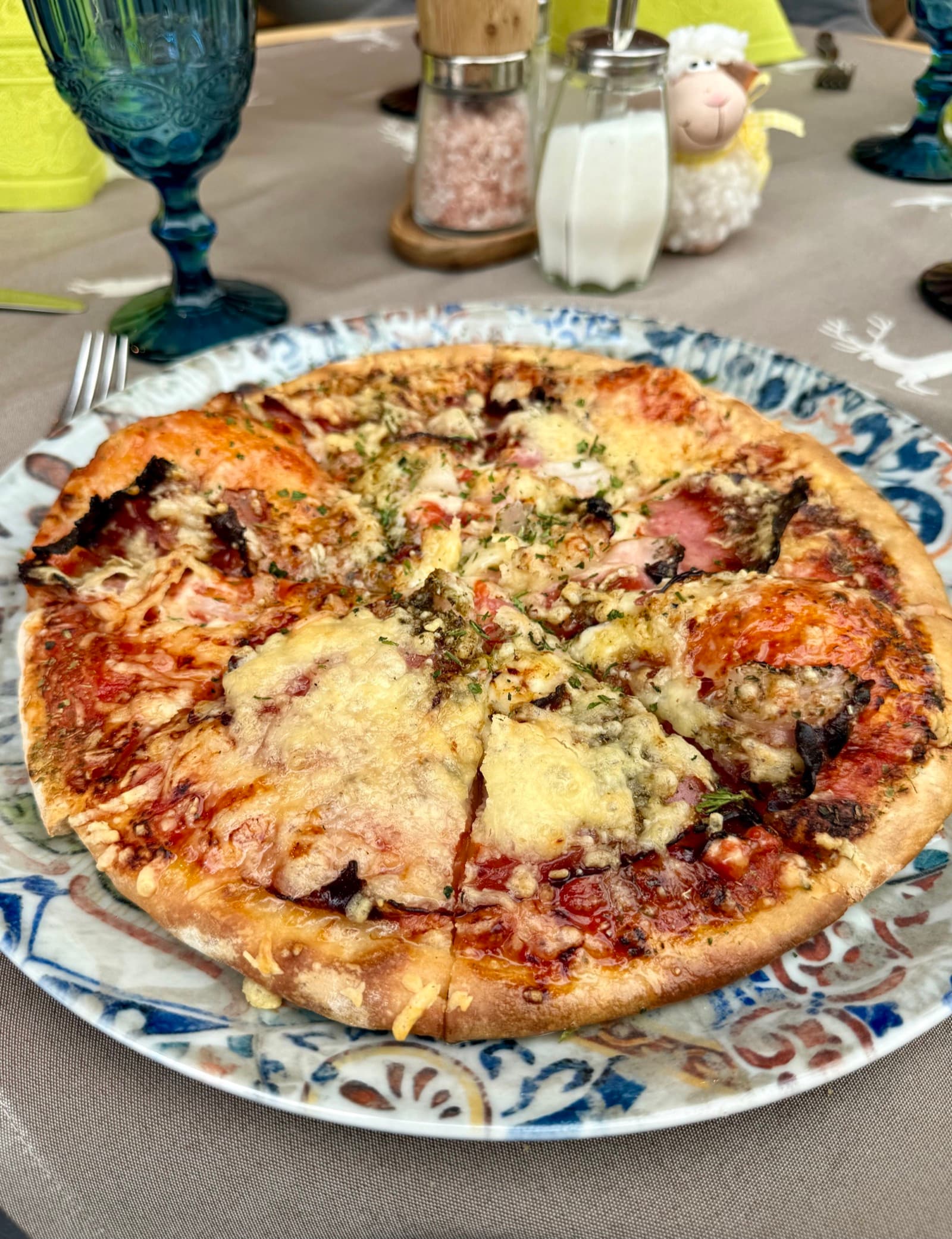 Bauern Pizza with tomato sauce, mozzarella and basil at Zentrum Café Restaurant